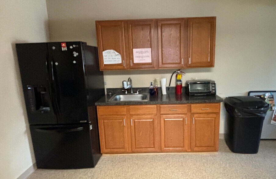 More Photos Of 950 W Valley Rd, Wayne Office For Sale