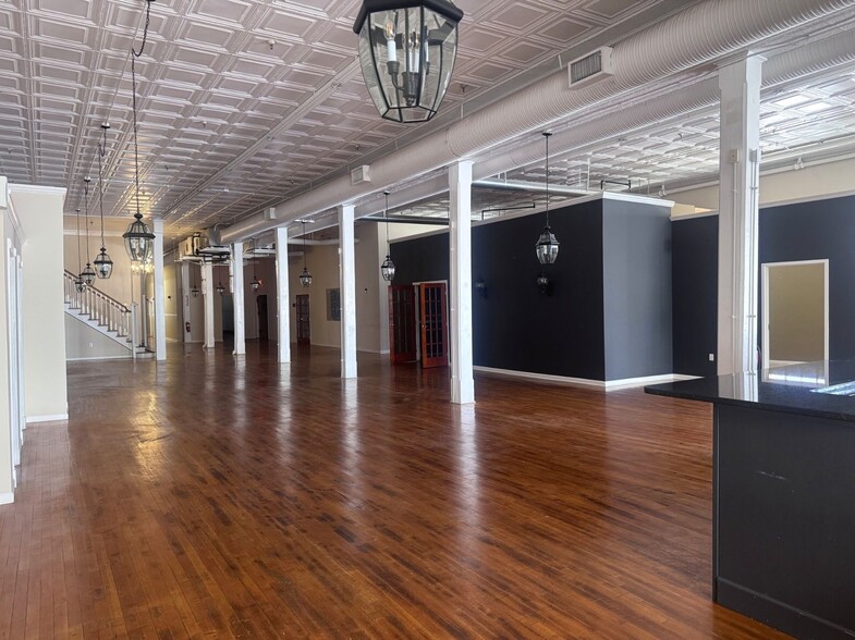 More Photos Of 131 Bradford St, Gainesville Storefront Retail Office For Lease