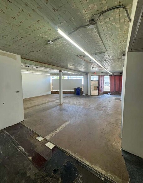 More Photos Of 7320 NE Sandy Blvd, Portland Storefront Retail Office For Lease