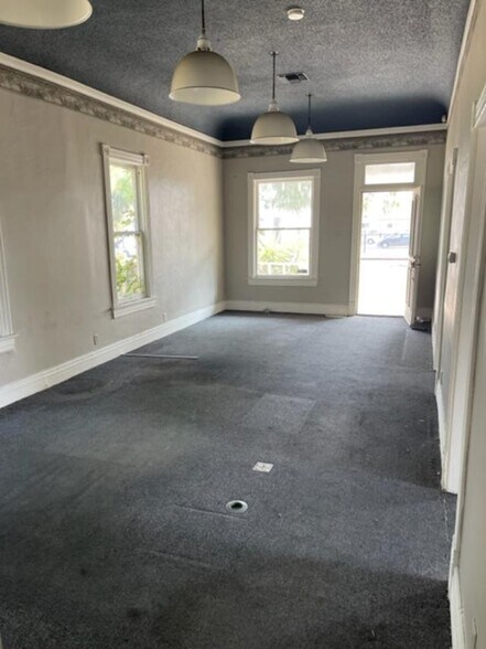 More Photos Of 1101 W Burbank Blvd, Burbank Office Residential For Lease