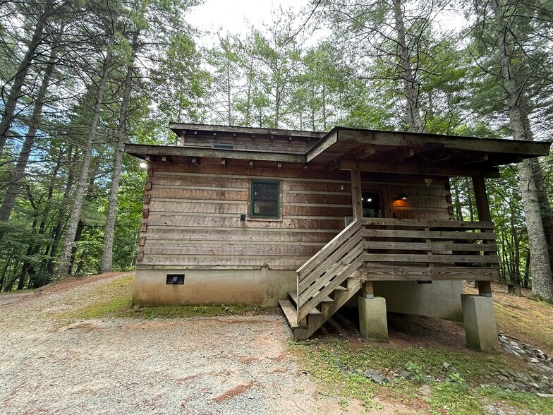 More Photos Of 1105 Fall Creek Rd, Purlear Specialty For Sale
