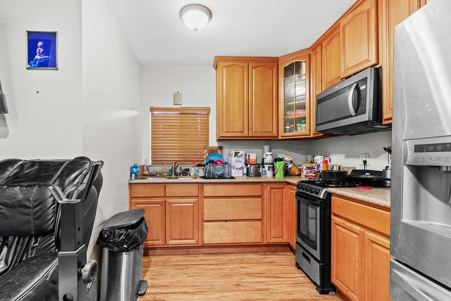 More Photos Of 7317 Clybourn Ave, Sun Valley Contractor Storage Yard For Sale