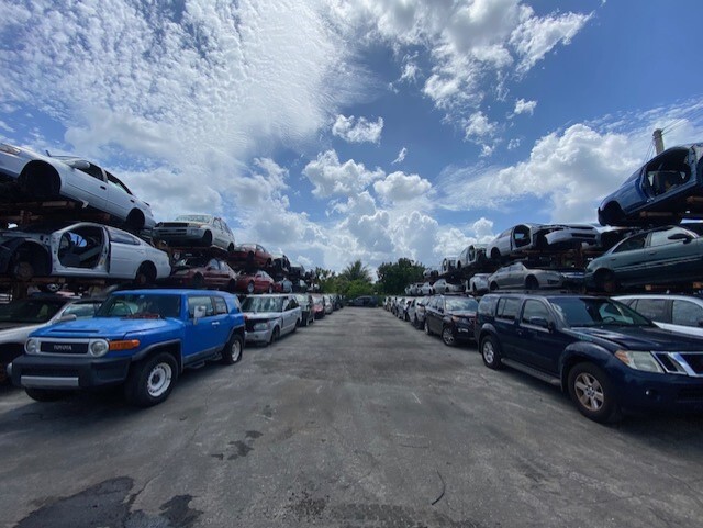 Primary Photo Of JUNKYARD/SCRAP YARD WITH DEALER VI LICENSE, Lake Worth Auto Repair For Lease