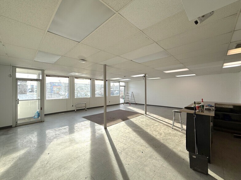 More Photos Of 308-312 41st Ave NE, Calgary Warehouse For Lease