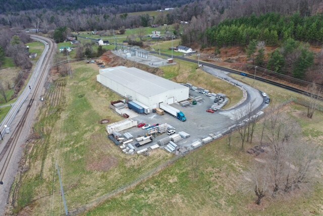Primary Photo Of 3237 Unicoi Dr, Unicoi Industrial For Sale