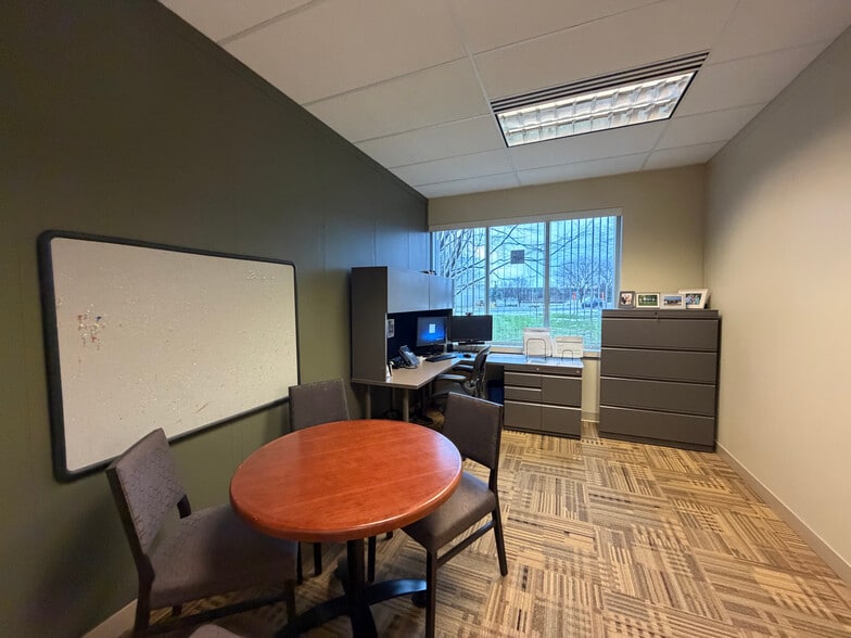 More Photos Of 985 Gezon Pky SW, Grand Rapids Office For Lease