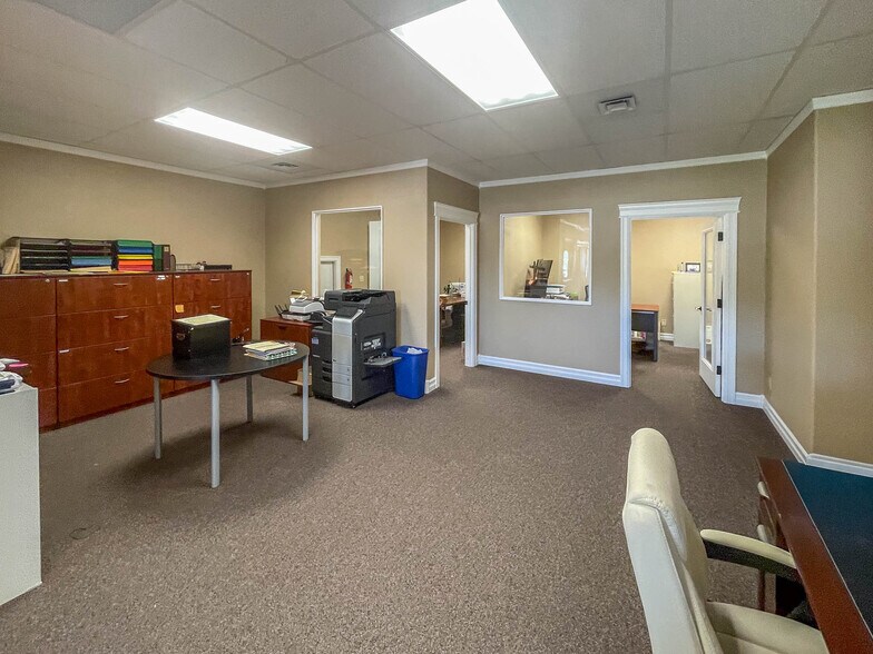 More Photos Of 2198 NE Stephens St, Roseburg Medical For Sale
