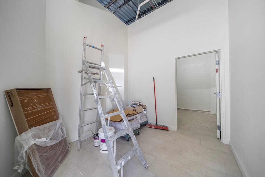 More Photos Of 3976 Destination Dr, Osprey Storefront For Sale