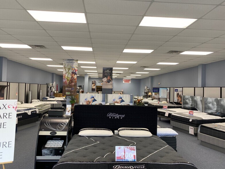 More Photos Of 255 Financial Dr, Hollister General Retail For Lease