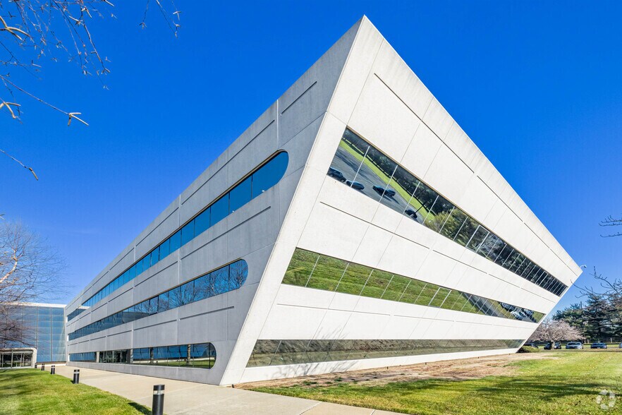 More Photos Of 1 Jericho Plz, Jericho Office For Lease