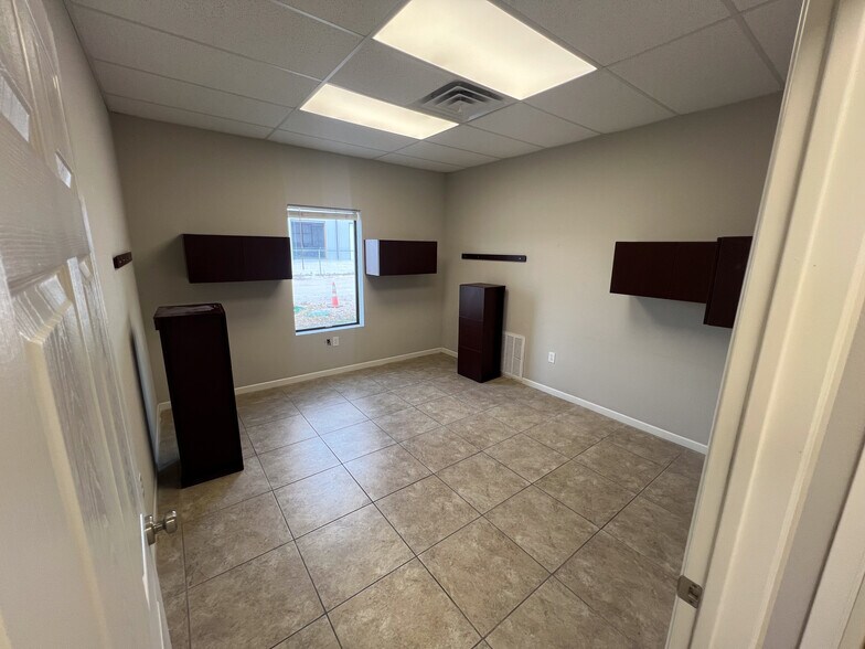 More Photos Of 6407 S County Road 1273, Midland Warehouse For Lease