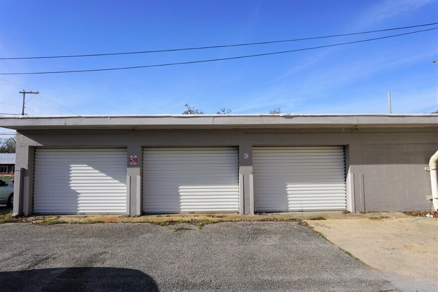 More Photos Of 1417 W Cervantes St, Pensacola Showroom For Lease