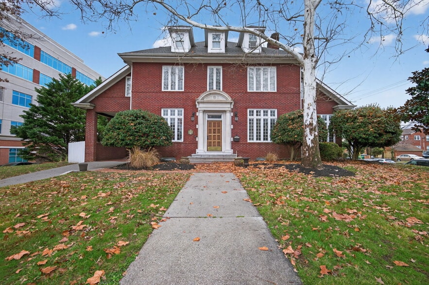 Primary Photo Of 1803 Clinch Ave, Knoxville Dormitory For Sale