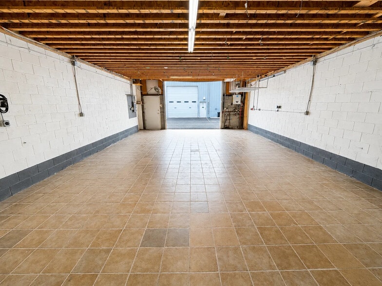 More Photos Of 109 Hamilton Ave, Stamford Warehouse For Sale