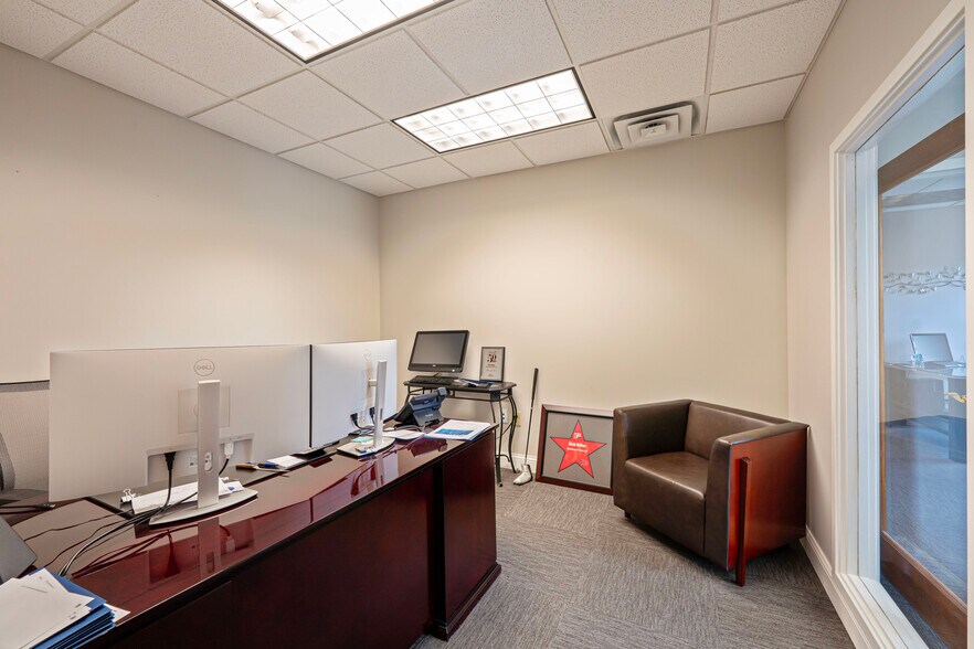 More Photos Of 124 Dorchester Sq, Westerville Office For Sale