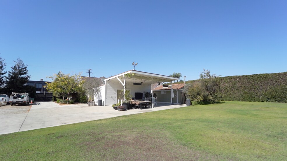 More Photos Of 17066 Palmdale Ln, Huntington Beach Contractor Storage Yard For Sale