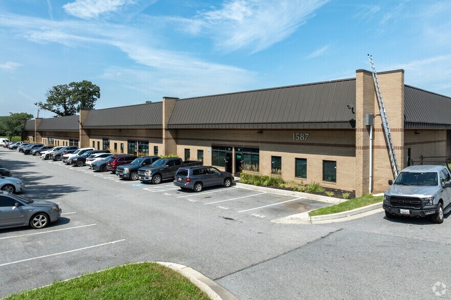 Primary Photo Of 1587 Sulphur Spring Rd, Arbutus Flex For Lease