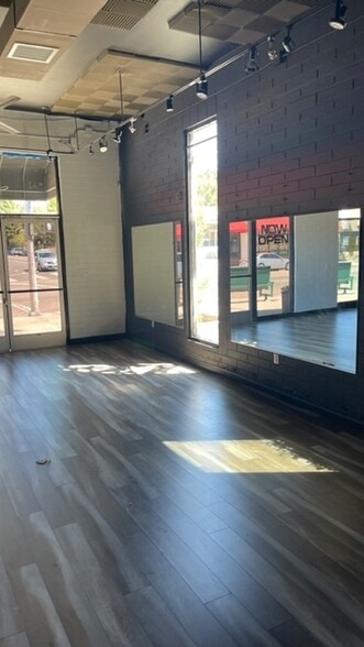 More Photos Of 4901 Dumetz Rd, Woodland Hills Storefront For Lease