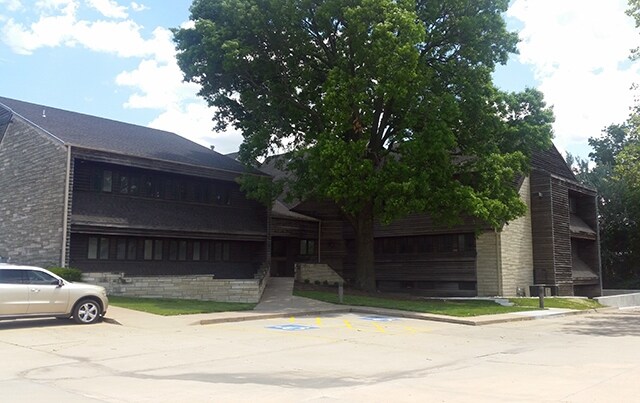 More Photos Of 1100 SW Wanamaker Rd, Topeka Office For Lease