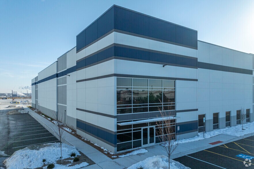 More Photos Of 755 N Independence Blvd, Romeoville Warehouse For Lease