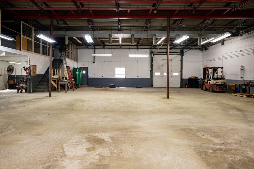 More Photos Of 170 Bennington Dr, Rochester Manufacturing For Lease