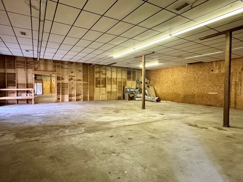 More Photos Of 868 State Route 3 and 12, Hinton Flex For Sale