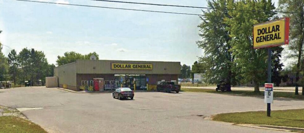 Primary Photo Of 801 W 7th St, Evart General Retail For Sale