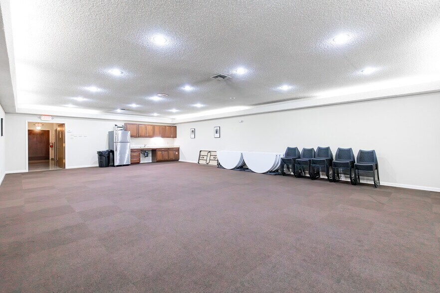 More Photos Of 2685 Riverside Blvd, Sacramento Funeral Home For Sale