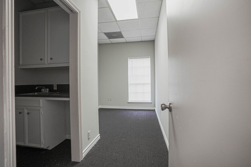 More Photos Of 14721 Pebble Bend Dr, Houston Medical For Lease