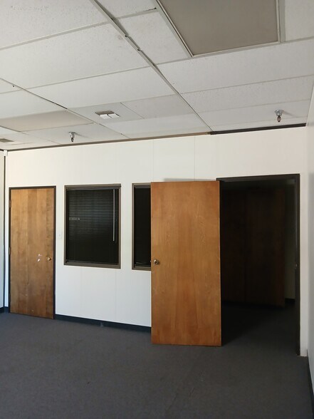 More Photos Of 6200 Lake Ming rd, Bakersfield Office For Lease