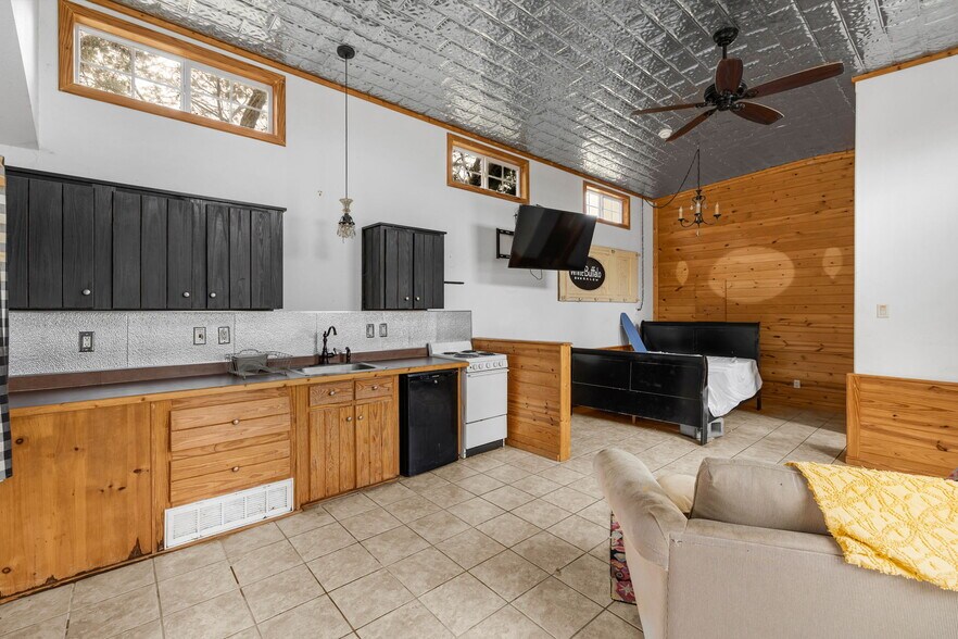 More Photos Of 251 Circle Dr, Wimberley Hospitality For Sale