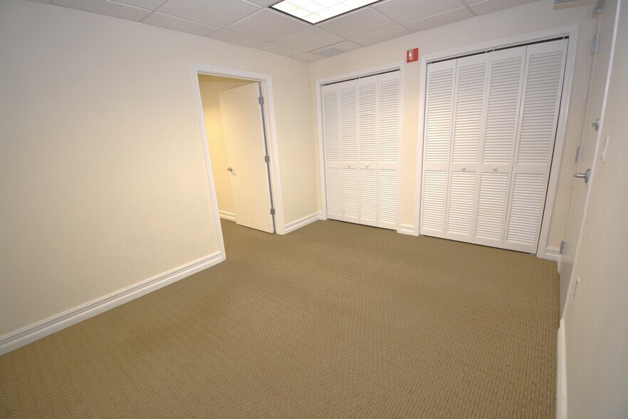 More Photos Of 7765 SW 87th Ave, Miami Office For Sale