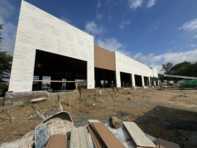 More Photos Of 7561 Washington Blvd, Elkridge General Retail For Sale