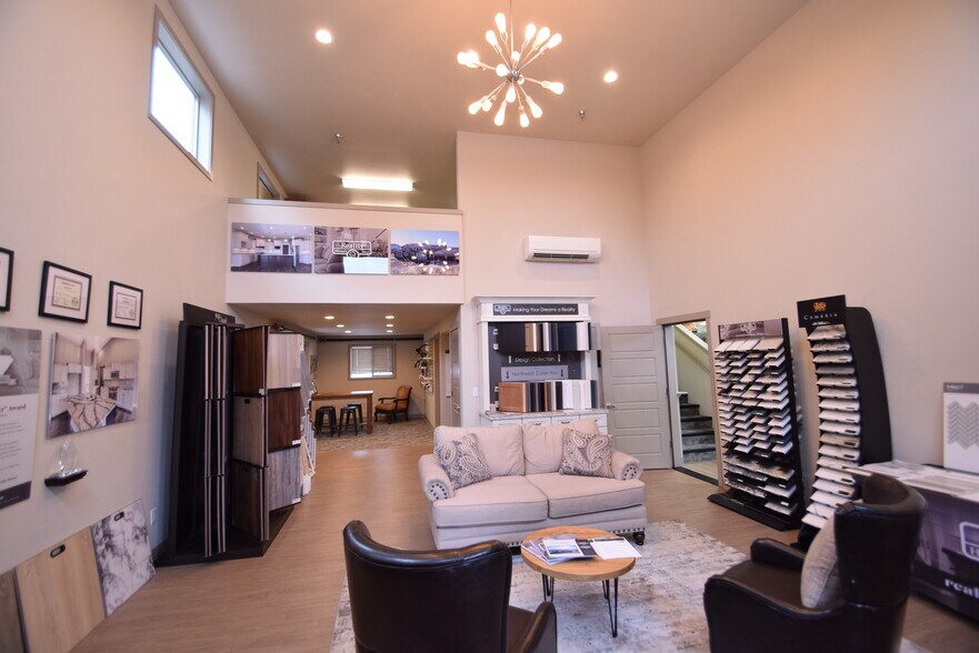 More Photos Of 611 NE Jackpine Ct, Redmond Distribution For Lease