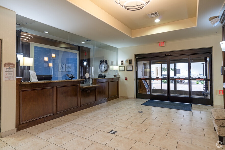 More Photos Of 908 W G St, La Porte Hotel For Sale