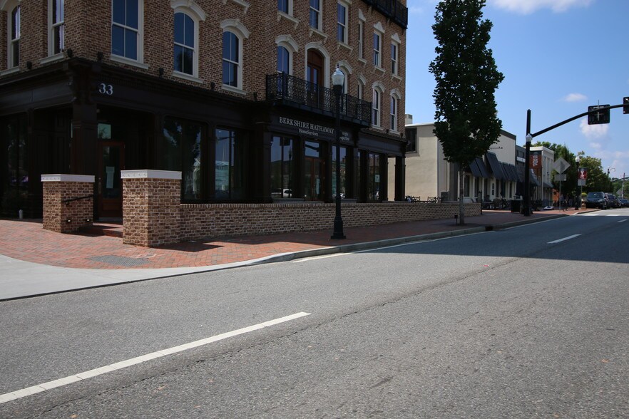 More Photos Of 92 Milton Ave, Alpharetta General Retail For Sale
