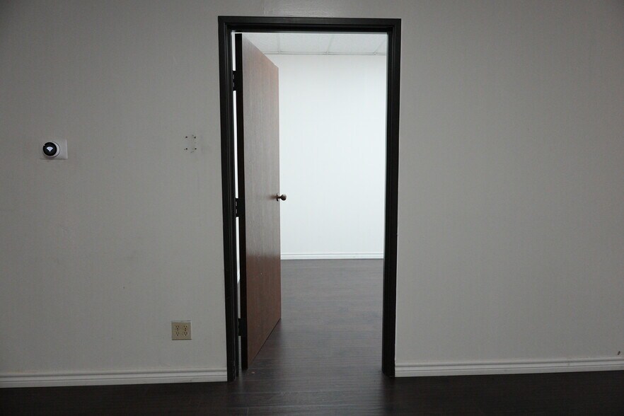 More Photos Of 501 Industrial Dr, Richardson Warehouse For Lease