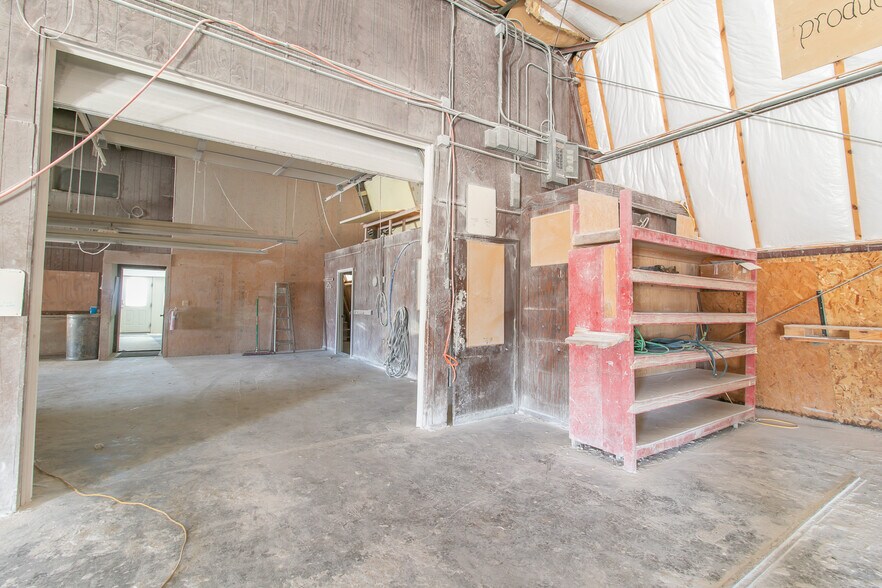 More Photos Of 1292 SW 125th Rd, Holden Light Manufacturing For Sale