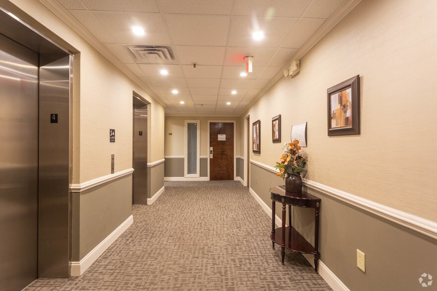 More Photos Of 215 E Bay St, Charleston Office For Lease