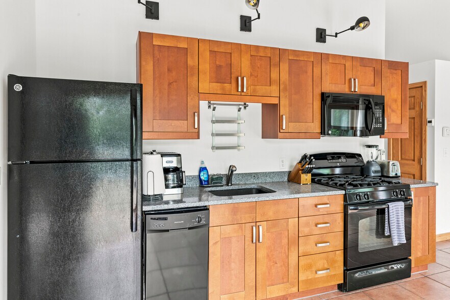 More Photos Of 127 Inlet Rd W, Hampton Bays Hospitality For Sale