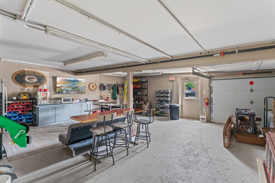 More Photos Of 230 1st Ave E, Shakopee Storefront For Sale