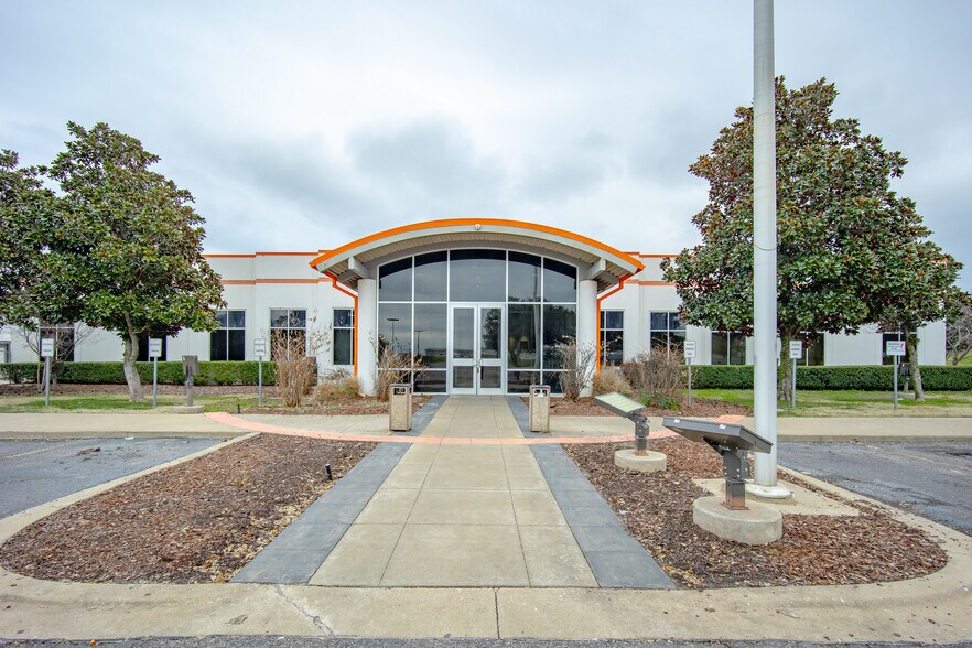 More Photos Of 2306 Enterprise Blvd, Durant Distribution For Lease