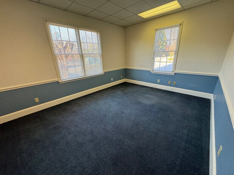 More Photos Of 160 Hawthorne Park, Athens Medical For Sale