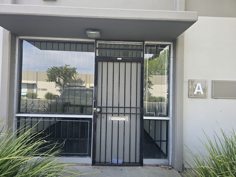 More Photos Of 10282 Trask Ave, Garden Grove Warehouse For Lease