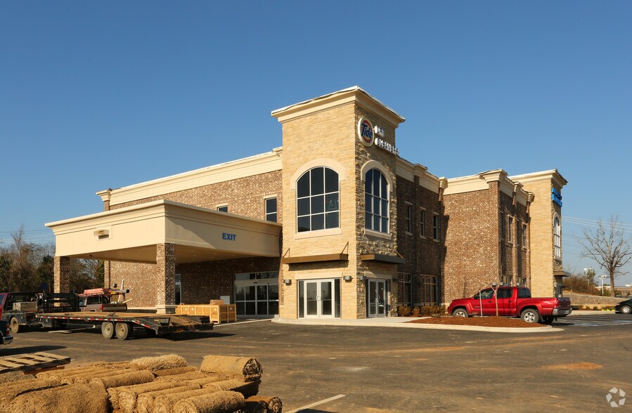 More Photos Of 11211 Cantrell Rd, Little Rock Office For Sale