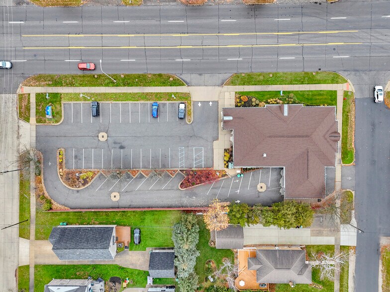 More Photos Of 27621 Warren Rd, Garden City Freestanding For Lease