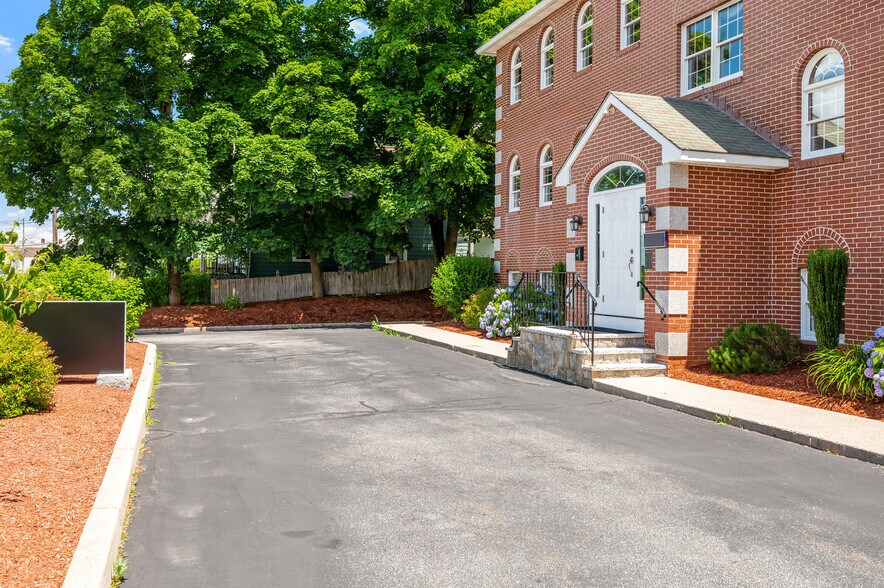More Photos Of 352 Park Ave, Woonsocket Office For Sale