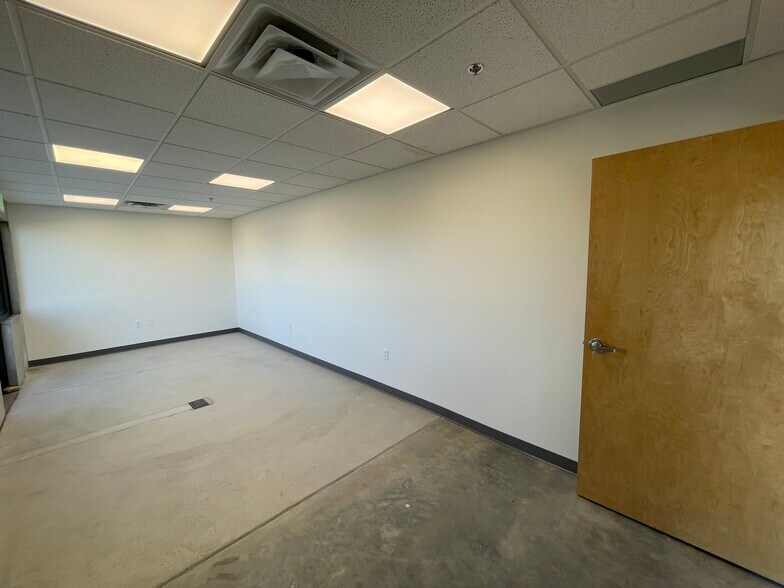 More Photos Of 6333 S Racine Cir, Centennial Light Distribution For Lease