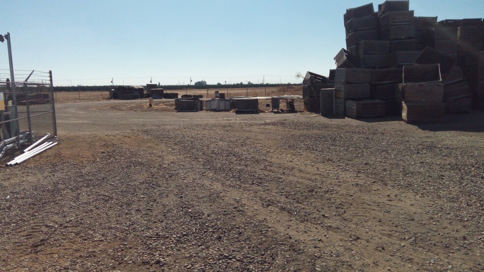 More Photos Of 700 Center St, Orange Cove Manufacturing For Sale