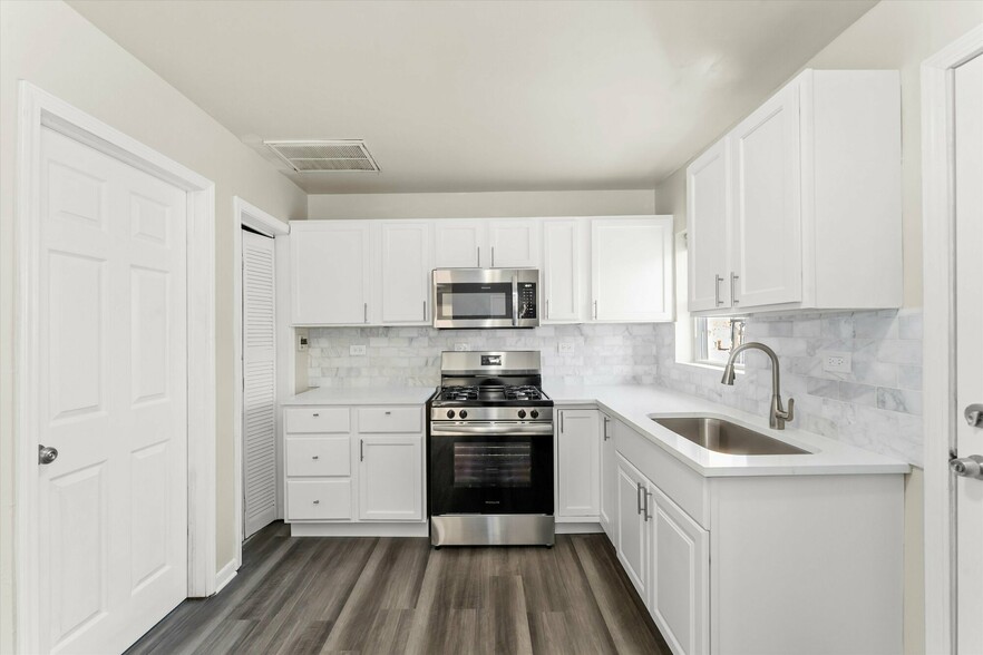 More Photos Of 2152 W 21st St, Chicago Multifamily For Sale